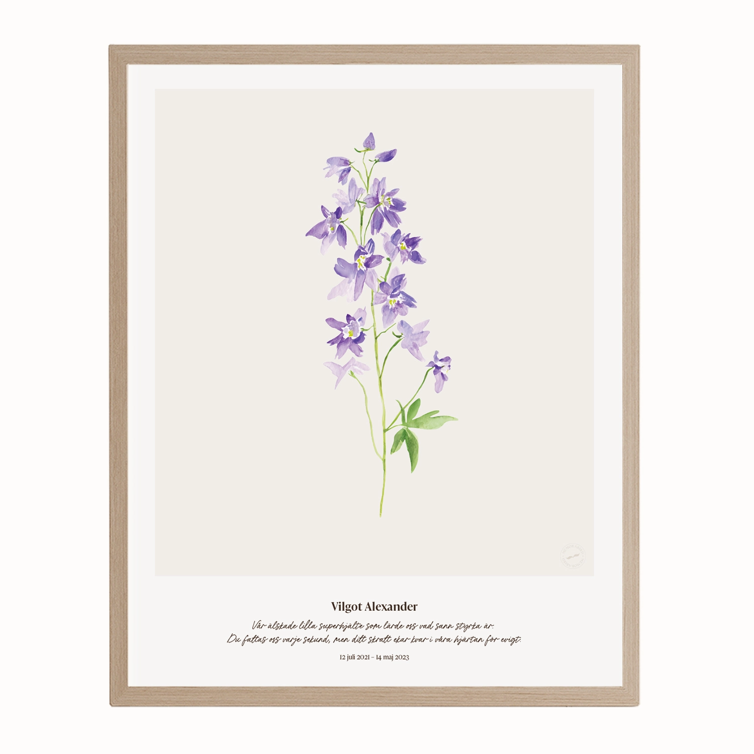 Minnesblomma juli – minnestavla med riddarsporre
